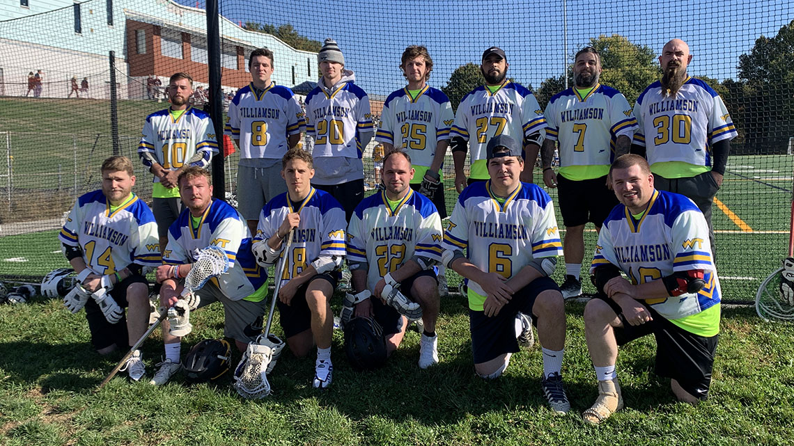 Varsity Defeats Alumni Team in Annual Alumni Game