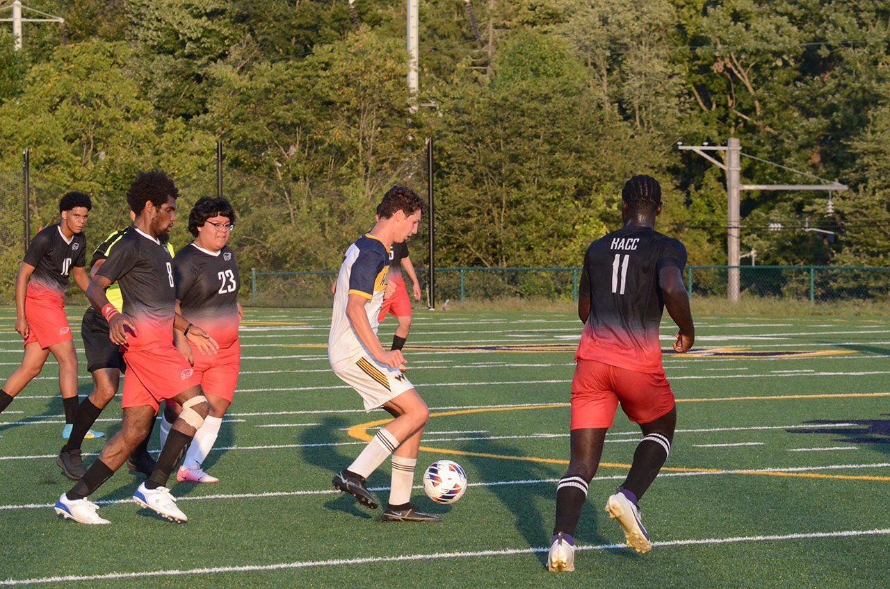 Soccer Opens Season With ESAC Win at Christendom